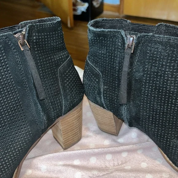 TOMS Black Booties - Picture 3 of 7